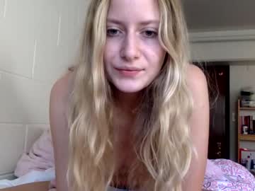 free nude cam girl urdreamgirl18 image #105806