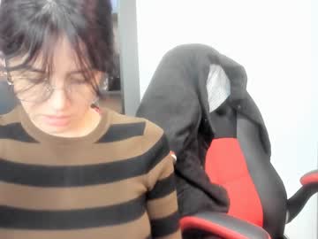 free nude cam girl vanandjuani image #2482318