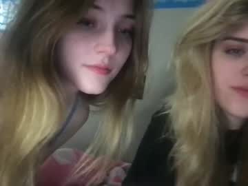 free nude cam couple snowxbunny1228 image #6473093
