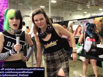 free nude cam couple honeyand_thebear image #602530