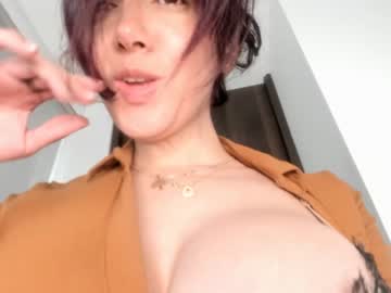 free nude cam girl vanandjuani image #2459578
