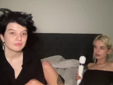 free nude cam couple finnbambi444 image #2738579