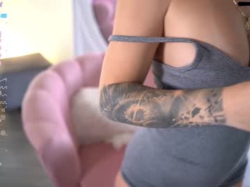 free nude cam girl ashlyeroberts1 image #2517440