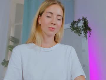 free nude cam girl emmi_rosee image #2387230
