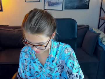 free nude cam girl lisa_roses image #3324402